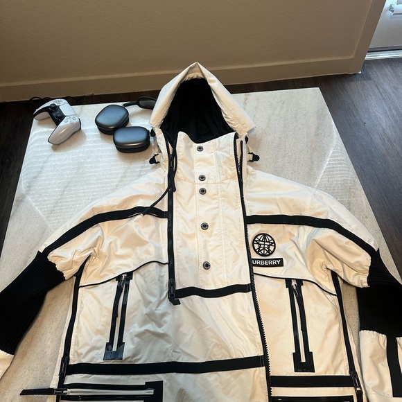 Burberry jacket / coat white men’s size 48 equal to about a medium us men’s. - Picture 2 of 10